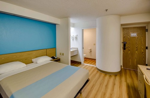 Barker Hotel | Motel 6 Katy, TX - Houston