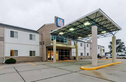Kearney Hotel | Motel 6-Kearney, NE
