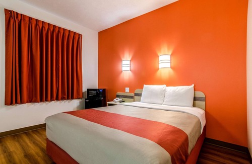Kearney Hotel | Motel 6 Kearney, NE