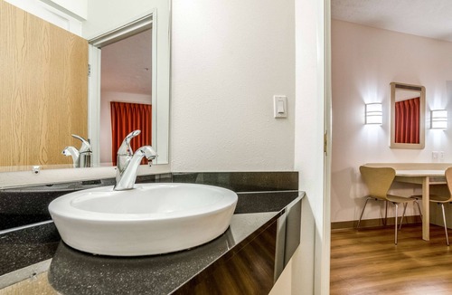 Kearney Hotel | Motel 6 Kearney, NE