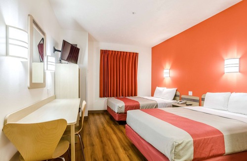 Kearney Hotel | Motel 6 Kearney, NE