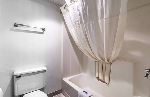 Kewanee Hotel | Motel 6 Kewanee, IL