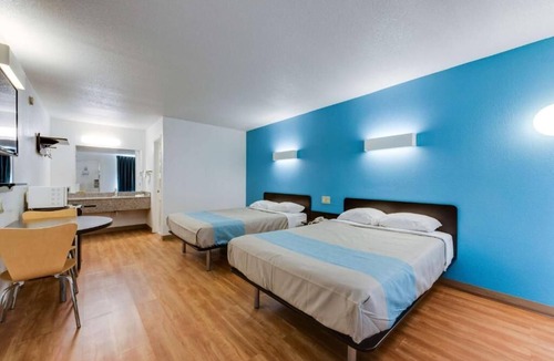 Kingston Hotel | Motel 6 Kingston, TN