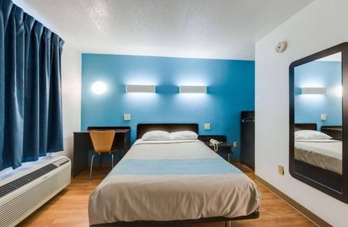 Kingston Hotel | Motel 6 Kingston, TN