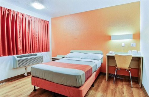 Kingsville Hotel | Motel 6 Kingsville, TX