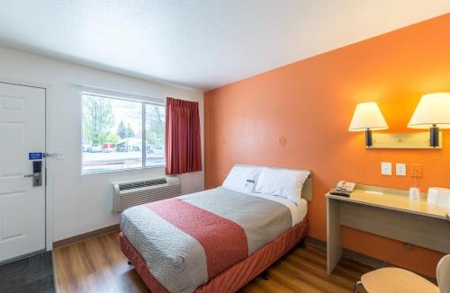 Klamath Falls Hotel | Motel 6-Klamath Falls, OR