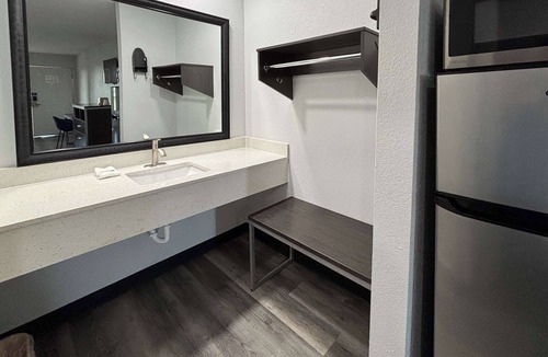 La Porte Hotel | Motel 6 La Porte, TX