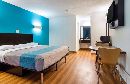 LaGrange Hotel | Motel 6 Lagrange, GA