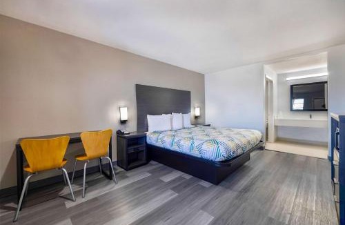 Lake Charles Hotel | Motel 6 Lake Charles, LA
