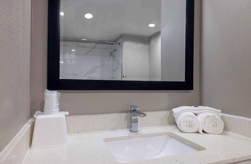 Lake Charles Hotel | Motel 6 Lake Charles, LA