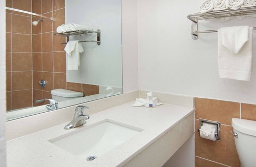 Lancaster Hotel | Motel 6 Lancaster, TX - DeSoto - Lancaster