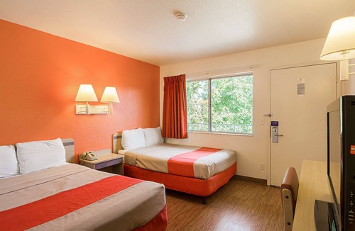Laramie Hotel | Motel 6 Laramie, WY