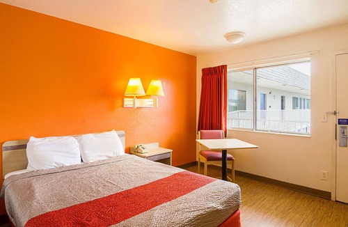 Laramie Hotel | Motel 6 Laramie, WY