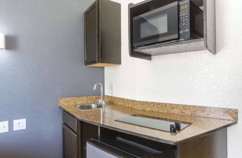Laredo Hotel | Motel 6 Laredo, TX - Airport
