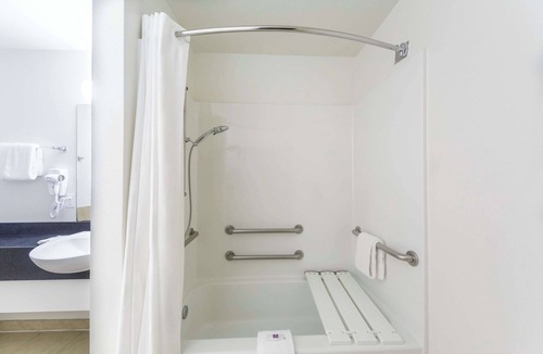 Laredo Hotel | Motel 6 Laredo, TX - Airport