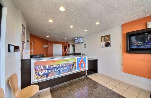 Bonanza Hotel | Motel 6-Laredo, TX - North I-35