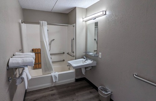 Leominster Hotel | Motel 6 Leominster, MA