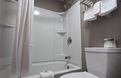 Leominster Hotel | Motel 6 Leominster, MA