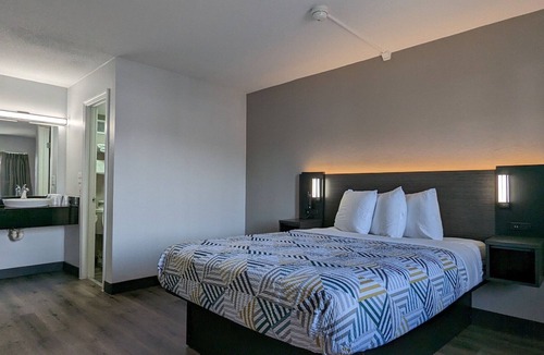 Leominster Hotel | Motel 6 Leominster, MA