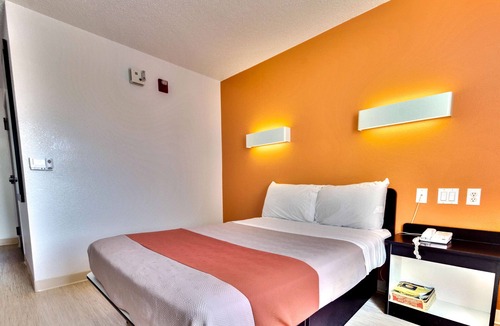 Lewisville Hotel | Motel 6 Lewisville, TX - Dallas