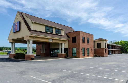 Lexington Hotel | Motel 6-Lexington, VA