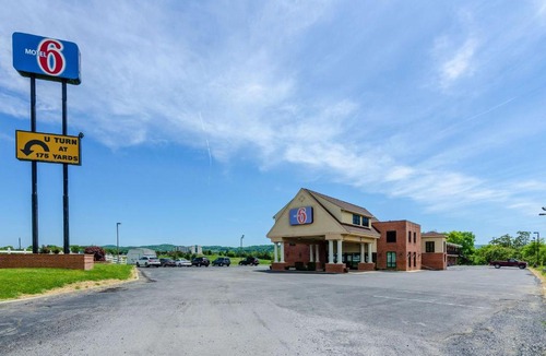 Lexington Hotel | Motel 6-Lexington, VA