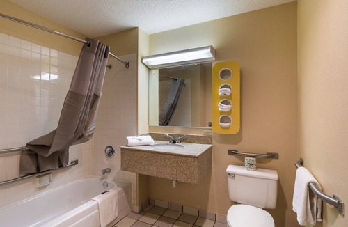 Libertyville Hotel | Motel 6 Libertyville, IL