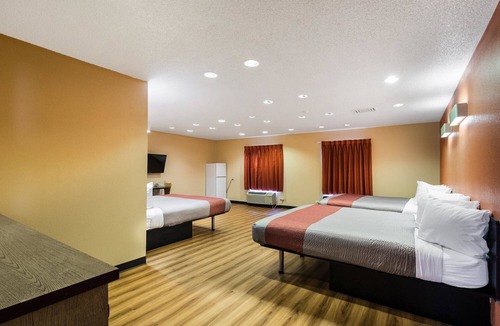 Libertyville Hotel | Motel 6 Libertyville, IL