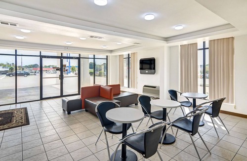Lindale Hotel | Motel 6 Lindale, TX