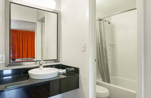 Little Rock Hotel | Motel 6 Little Rock, AR - West