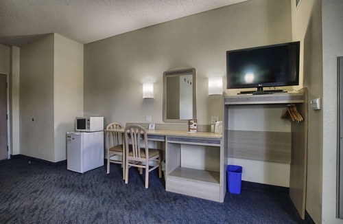 Westminster Hotel | Motel 6 London, ON - Ontario