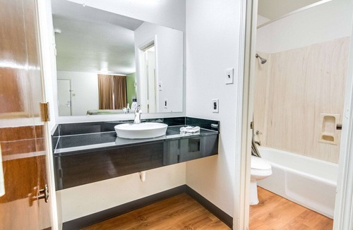 Longview Hotel | Motel 6 Longview, TX - North