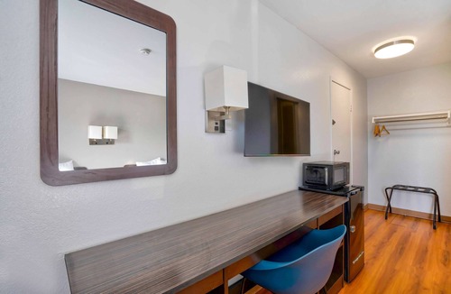 Lumberton Hotel | Motel 6 Lumberton, NC