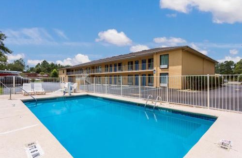 MacClenny Hotel | Motel 6-Macclenny, FL