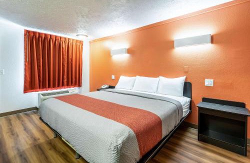 Mansfield Hotel | Motel 6-Mansfield, OH