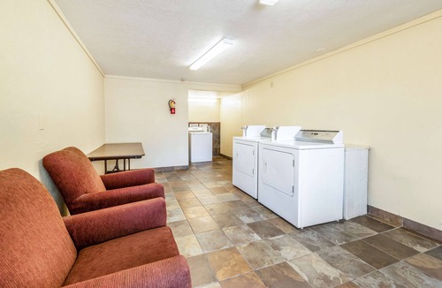 Mansfield Hotel | Motel 6 Mansfield, OH