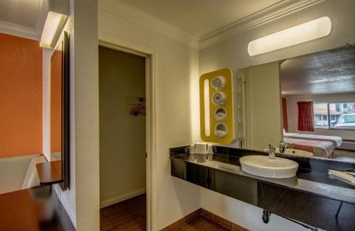 Manteca Hotel | Motel 6 Manteca CA