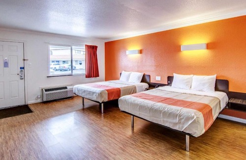 Manteca Hotel | Motel 6 Manteca CA