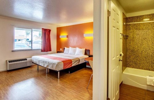 Manteca Hotel | Motel 6 Manteca CA