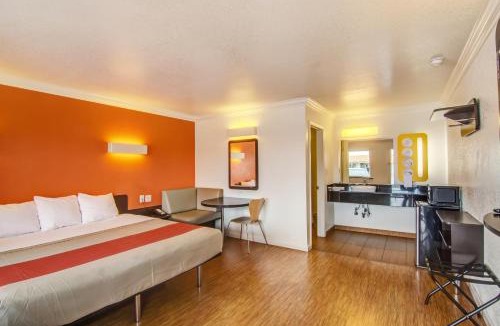 Manteca Hotel | Motel 6 Manteca CA