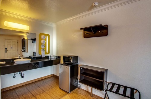 Manteca Hotel | Motel 6 Manteca, CA