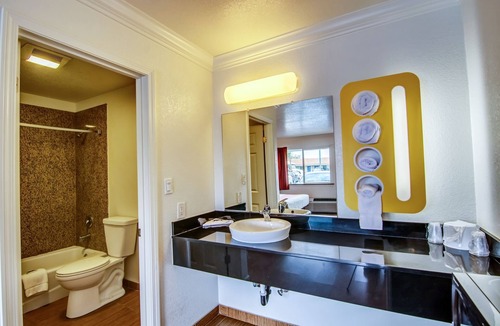 Manteca Hotel | Motel 6 Manteca, CA