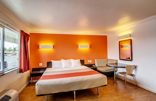 Manteca Hotel | Motel 6 Manteca, CA