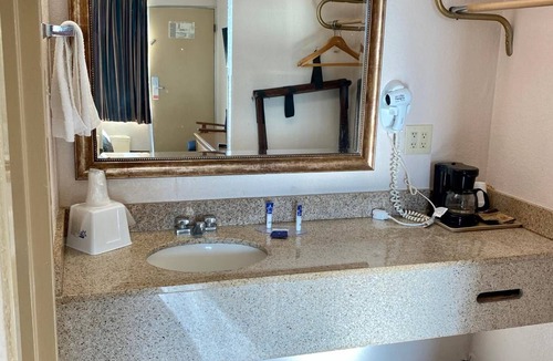 Marianna Hotel | Motel 6 Marianna, FL