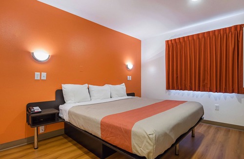 Marshalltown Hotel | Motel 6 Marshalltown, IA