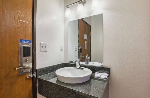 Marshalltown Hotel | Motel 6 Marshalltown, IA