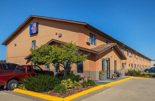 Marshalltown Hotel | Motel 6-Marshalltown, IA