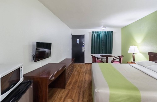 Mattoon Hotel | Motel 6 Mattoon, IL
