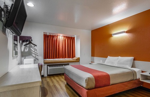 Krebs Hotel | Motel 6 McAlester, OK