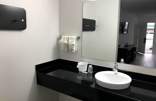 Metropolis Hotel | Motel 6 Metropolis, IL